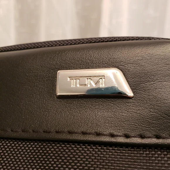 Tumi Delta Travel Zipper Pouch Black - Picture 2 of 8